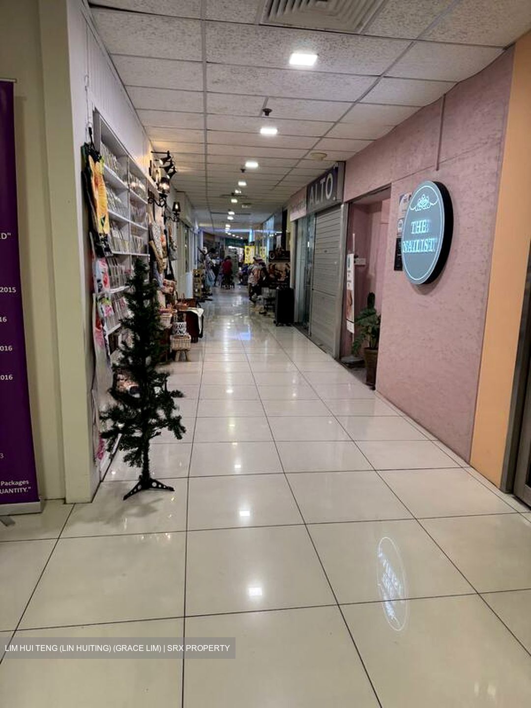 Holland Road Shopping Centre (D10), Retail #508900391